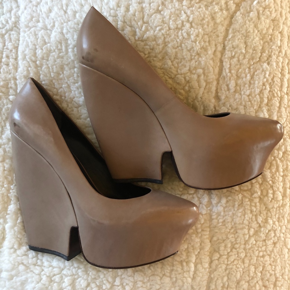 Vera Wang heels